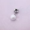 Charm PANDORA de Prata Flor de Violeta com Pendente de Pérola - 790858P