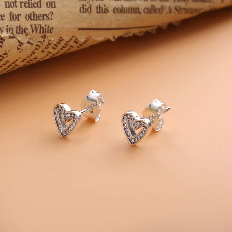 (imagem para) Brincos Sparkling Freehand Heart Pandora - 298685C01 - Visualizar 2