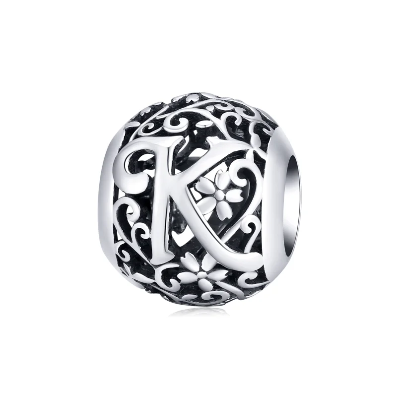 (imagem para) Charm Flores com orifícios, letra K estilo Pandora - SCC1444-K