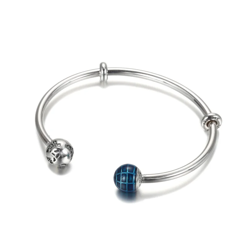 (imagem para) Bracelete Rigido Aberto planeta azul e globo Pandora - 599223C01 - Visualizar 2