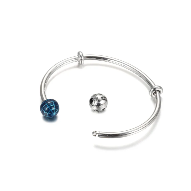 (imagem para) Bracelete Rigido Aberto planeta azul e globo Pandora - 599223C01 - Visualizar 5
