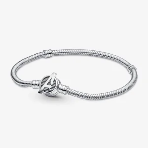 (imagem para) Bracelete Pandora Moments Marvel com Fivela do Logotipo dos Vingadores e Corrente Snake - 590784C00