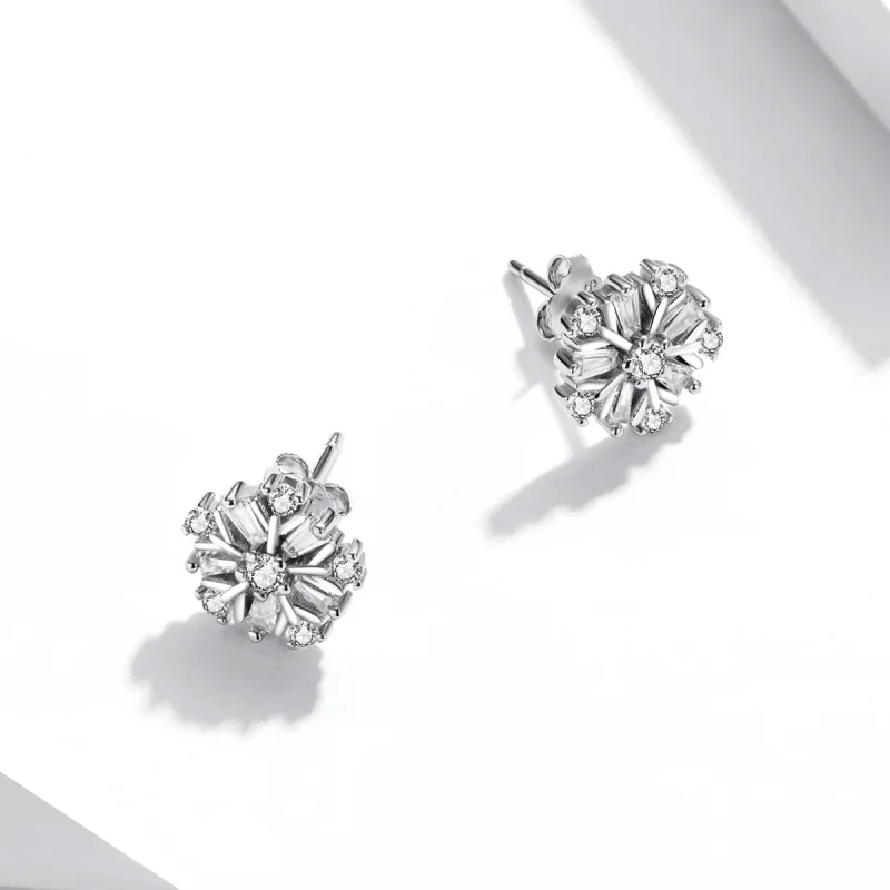 (imagem para) Brincos de Estilo Pandora com Flocos de Neve Prateados Brilhantes - SCE1289 - Visualizar 4