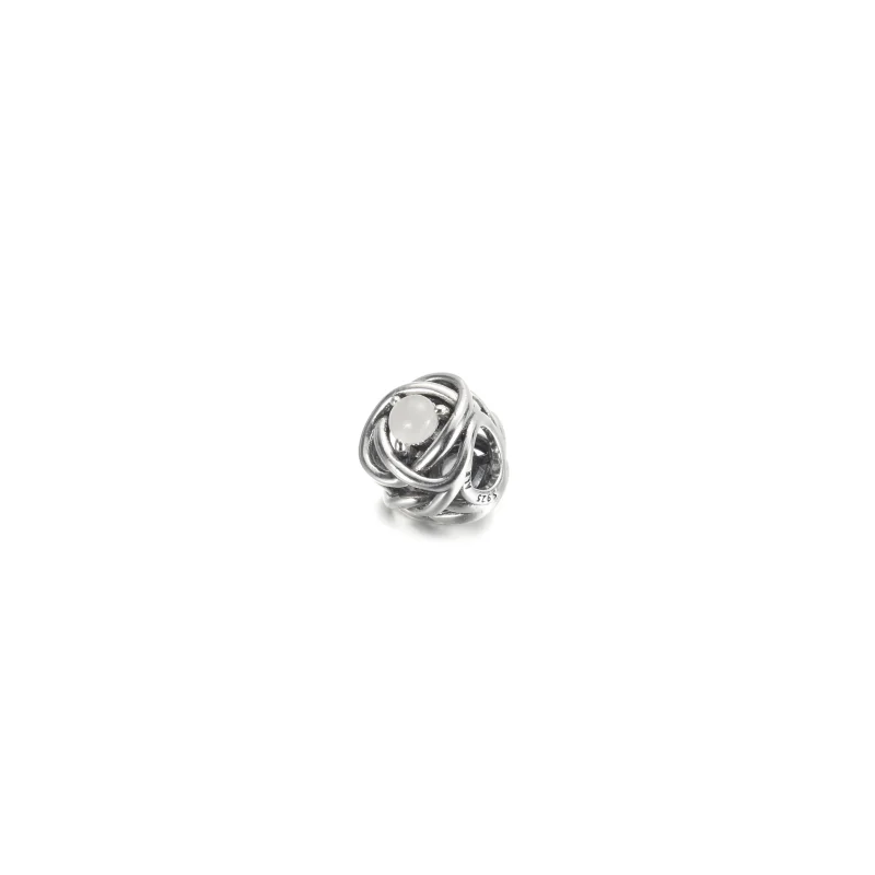 (imagem para) PANDORA Junho Charm Círculo Eterno Branco em Madrepérola - 790064C03 - Visualizar 2