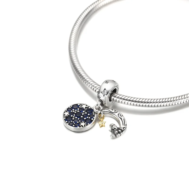 (imagem para) PANDORA Papai Noel na Lua Charm Duplo Pendente - 769648C01 - Visualizar 5