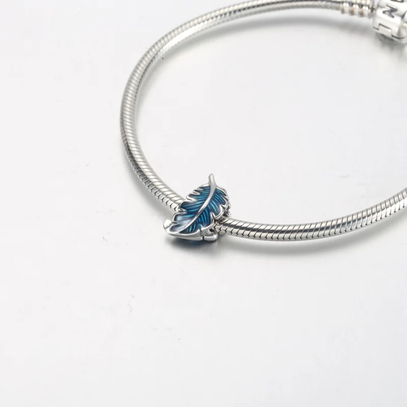 (imagem para) PANDORA Charm Curva de Pena Azul - 792576C01 - Visualizar 8