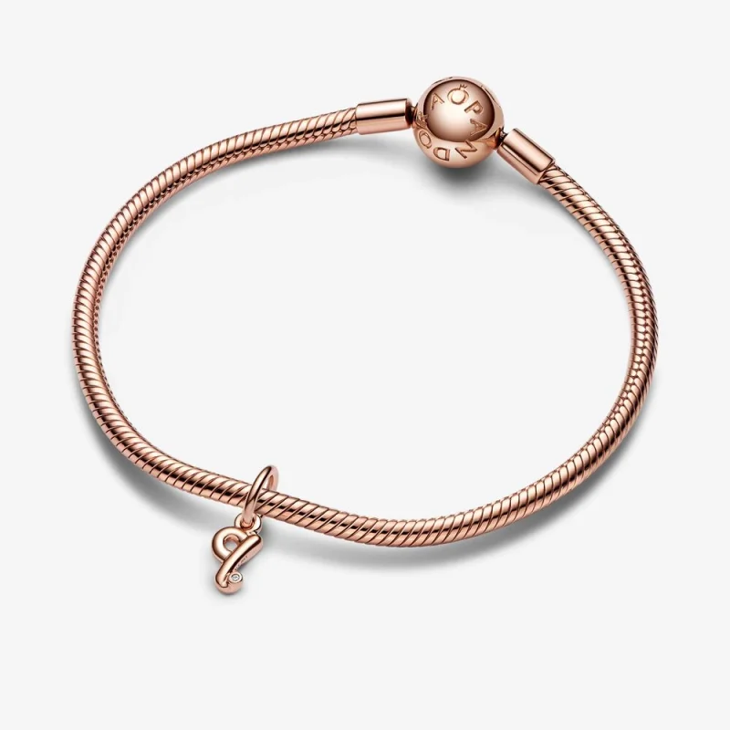 (imagem para) PANDORA Charm de Letra Q Alfabeto Script com Pingente - 782476C01 - Visualizar 4
