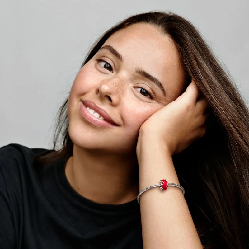 (imagem para) PANDORA Charm de Vidro Murano Vermelho Fosco e Corações - 792497C01 - Visualizar 2