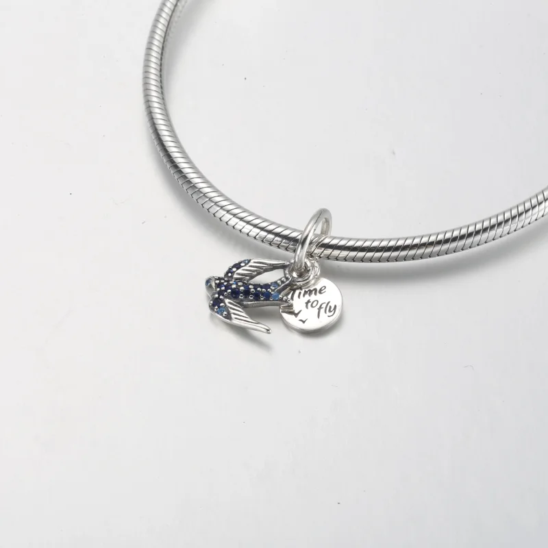 (imagem para) PANDORA Charm Duplo Pingente com Andorinha Brilhante e Citação - 792570C01 - Visualizar 10