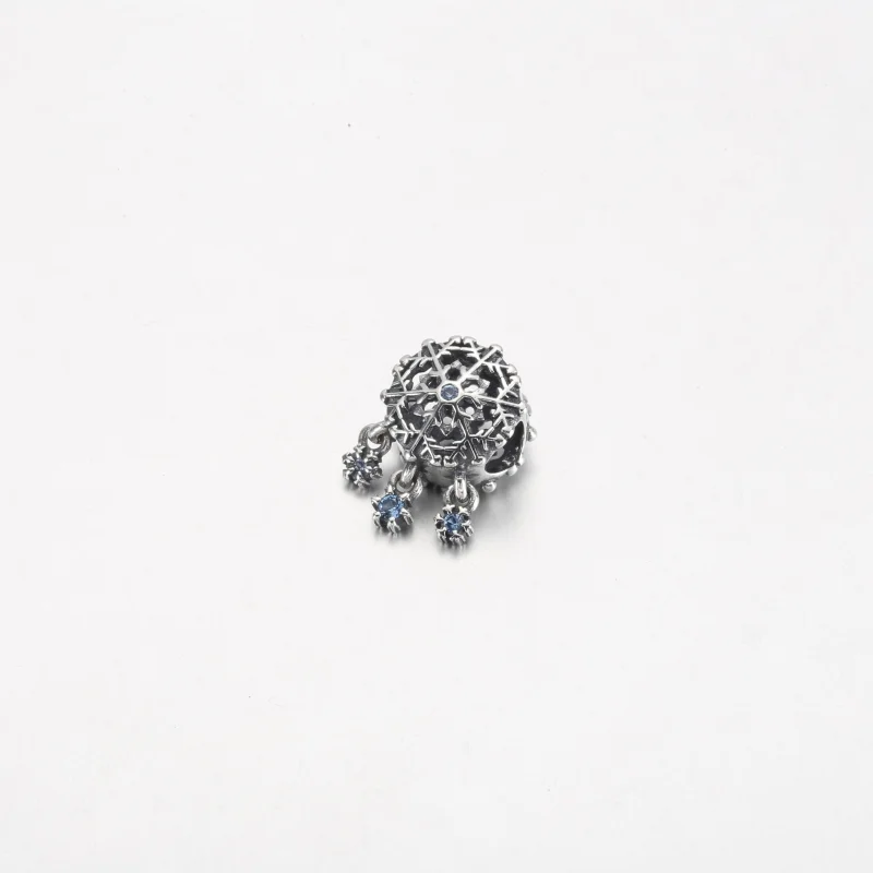 (imagem para) PANDORA Charm Pingente Gota de Floco de Neve Gelado - 792367C01 - Visualizar 5