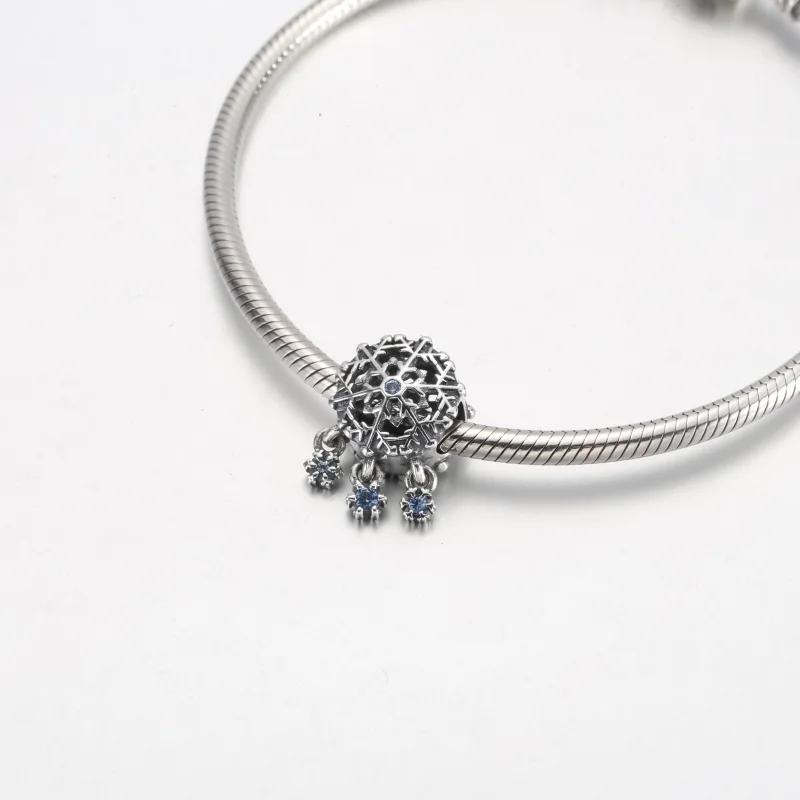 (imagem para) PANDORA Charm Pingente Gota de Floco de Neve Gelado - 792367C01 - Visualizar 8