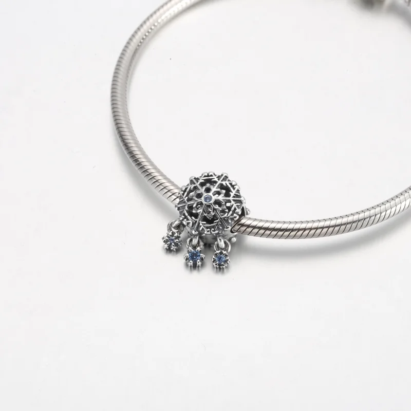 (imagem para) PANDORA Charm Pingente Gota de Floco de Neve Gelado - 792367C01 - Visualizar 12