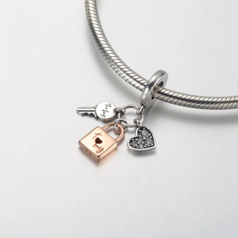(imagem para) PANDORA Chave, Cadeado e Coração Triplos Duotone Pingente - 782506C01 - Visualizar 7