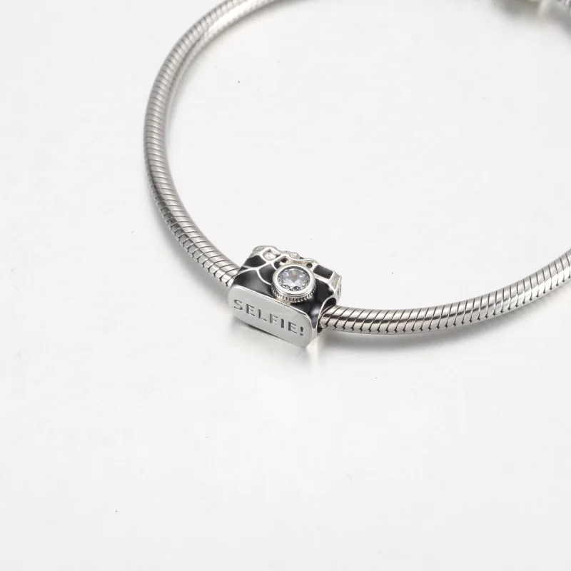 (imagem para) PANDORA Marvel Homem-Aranha Charm de Selfie de Câmera - 792352C01 - Visualizar 8