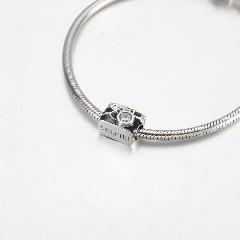 (imagem para) PANDORA Marvel Homem-Aranha Charm de Selfie de Câmera - 792352C01 - Visualizar 12