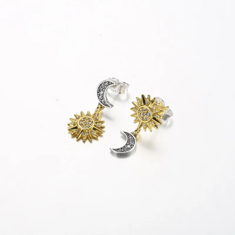 (imagem para) Brincos de Stud Sol e Lua Reversos Two-tone - 262442C01 - Visualizar 2