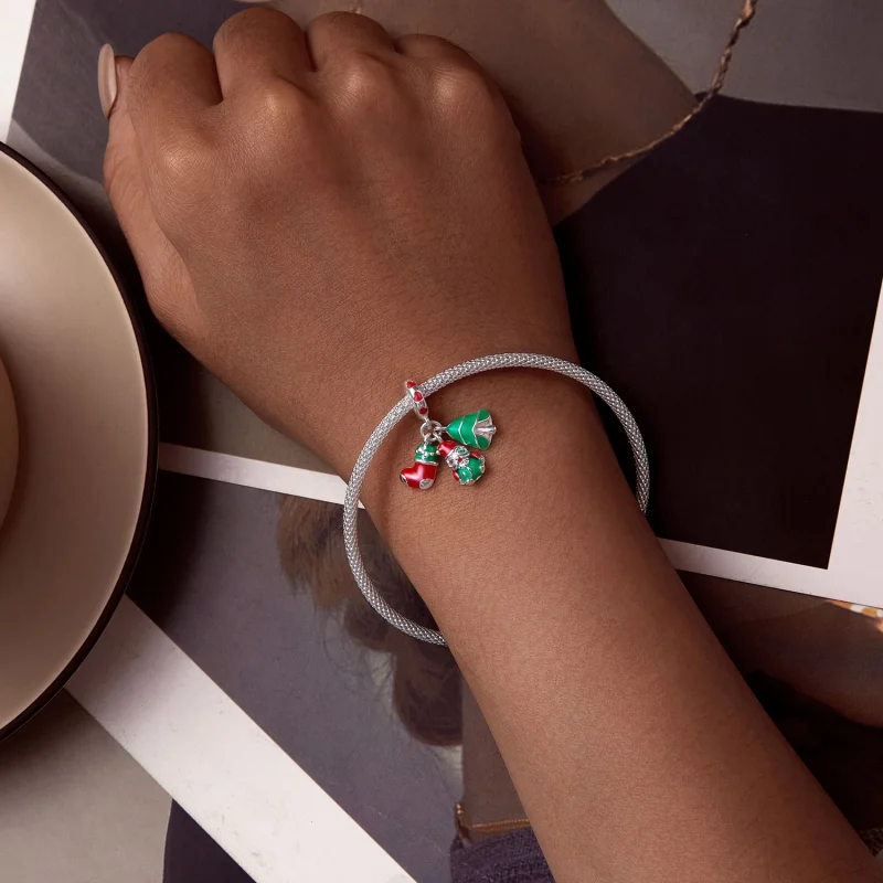 (imagem para) Pingente Pandora Estilo Árvore de Natal Luminosa, Papai Noel e Meias - SCC2647 - Visualizar 5