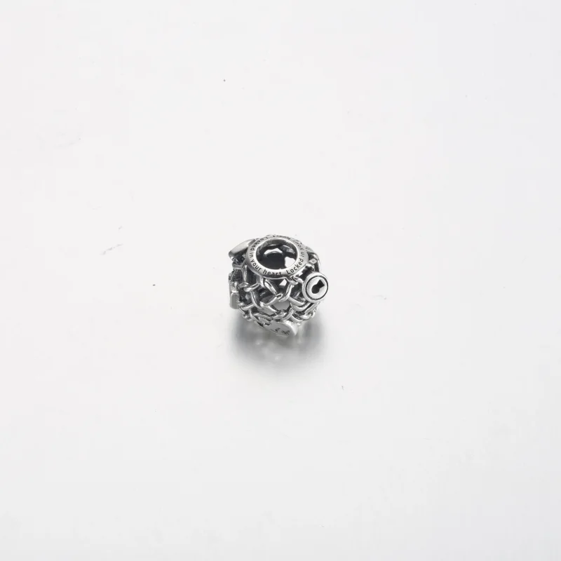 (imagem para) Charm Cadeado com Elos de Corrente Vazada Pandora - 790071C00 - Visualizar 4