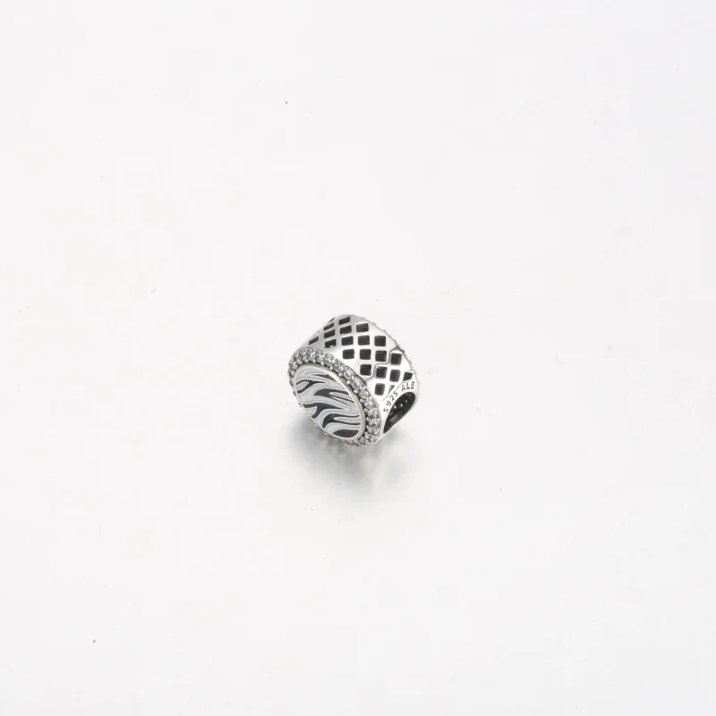(imagem para) Charm de prata esterlina com estampa de zebra Pandora - 792016CZ_E025 - Visualizar 4