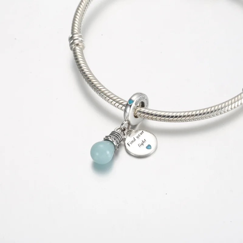 (imagem para) Charm Duplo Pingente Lâmpada que Brilha no Escuro Pandora - 791123C01 - Visualizar 4