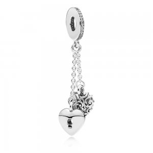 Pingente PANDORA Amuleto Brasão do Amor - 797642CZ Pingente PANDORA Amuleto Brasão do Amor - 797642CZ