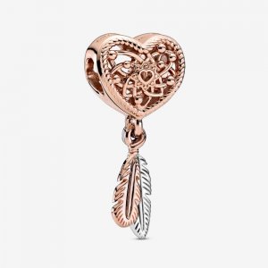Charm de Filtro dos Sonhos com Coração Vazado e Duas Plumas Pandora - 789068C00