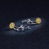 Brincos Petit Dois tons Margarida Fresca estilo Pandora - BSE394