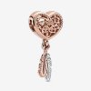 Charm de Filtro dos Sonhos com Coração Vazado e Duas Plumas Pandora - 789068C00 Charm de Filtro dos Sonhos com Coração Vazado e Duas Plumas Pandora - 789068C00
