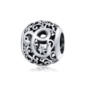 Charm Flores com orifícios, letra C estilo Pandora - SCC1444-C Charm Flores com orifícios, letra C estilo Pandora - SCC1444-C