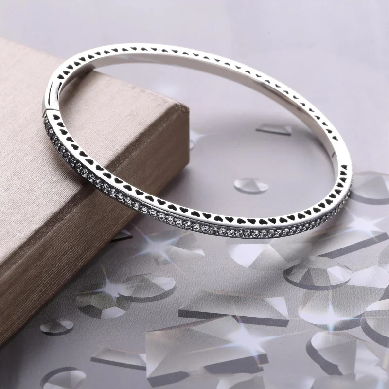 (imagem para) Bracelete PANDORA Rígido Corações Radiantes Perolados - 590537EN23 - Visualizar 4