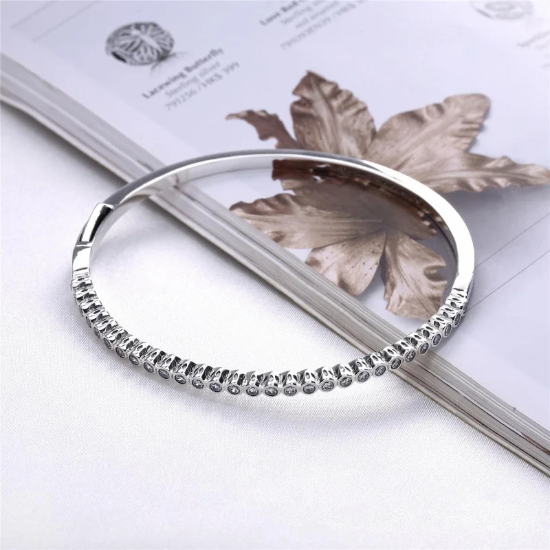 (imagem para) Bracelete Rígido PANDORA Alluring Brilliant - 590531CZ - Pulseiras - Visualizar 2