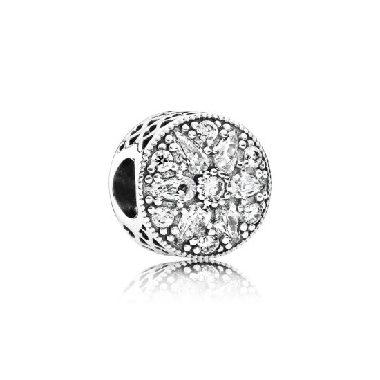 Charm PANDORA Radiante Estrela Polar - 791762CZ  Clique na imagem para fechar