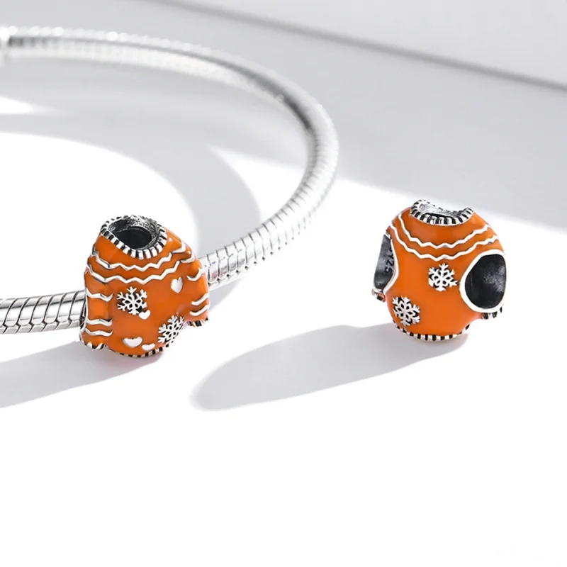 (imagem para) Pandora Style Warm Sweater Charm - SCC1998 - Visualizar 4