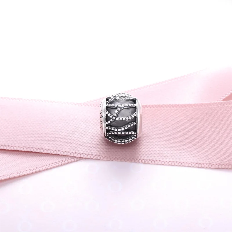 (imagem para) Charm PANDORA Petit Facetado Brilhante Entrelaçado - 791968CZ - Visualizar 2