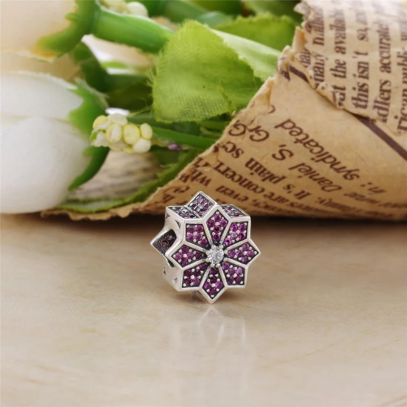 (imagem para) Limited Edition Poinsettia Charm PANDORA - 791989CZR - Contas - Visualizar 2