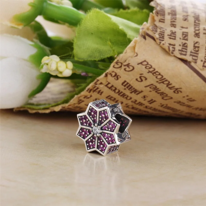 (imagem para) Limited Edition Poinsettia Charm PANDORA - 791989CZR - Contas - Visualizar 3