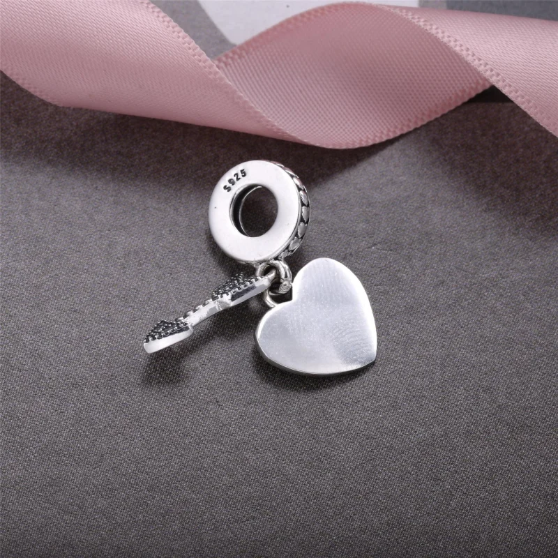 (imagem para) Pingente Pandora de prata Coração e flecha - Visualizar 3