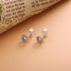 Brincos Petit Hexágono de favo de mel brilhante Pandora - 298800C01
