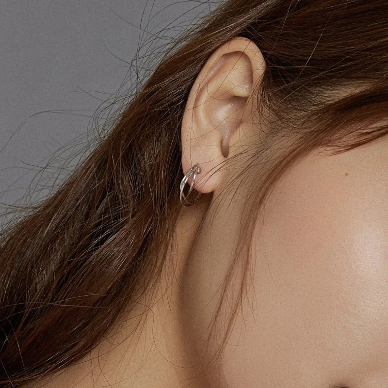 (imagem para) Brinco Argolas Linhas entrelaçadas estilo Pandora - BSE443 - Visualizar 8