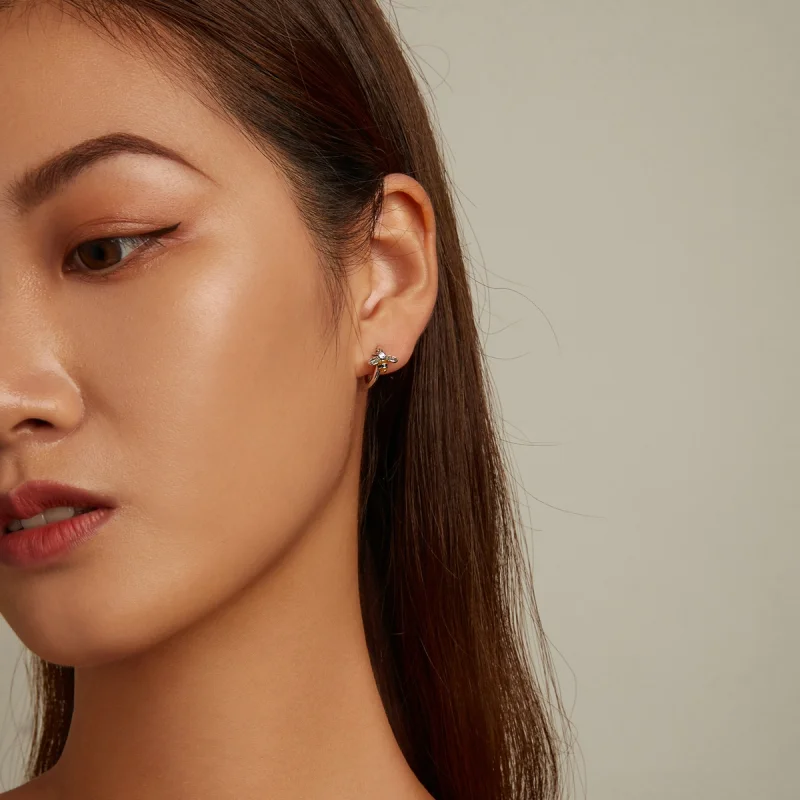 (imagem para) Pandora Style Mini Bee Hoop Earrings - SCE1337 - Visualizar 7