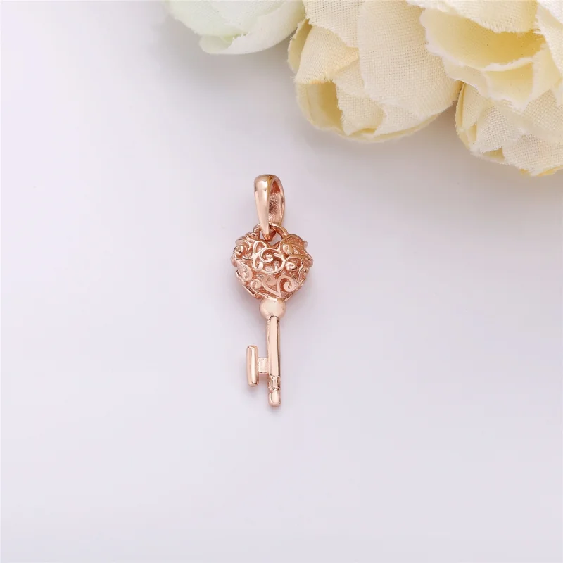 (imagem para) Charm PANDORA Rose™ Pendente Chave da Nobreza - 387725 - Visualizar 3