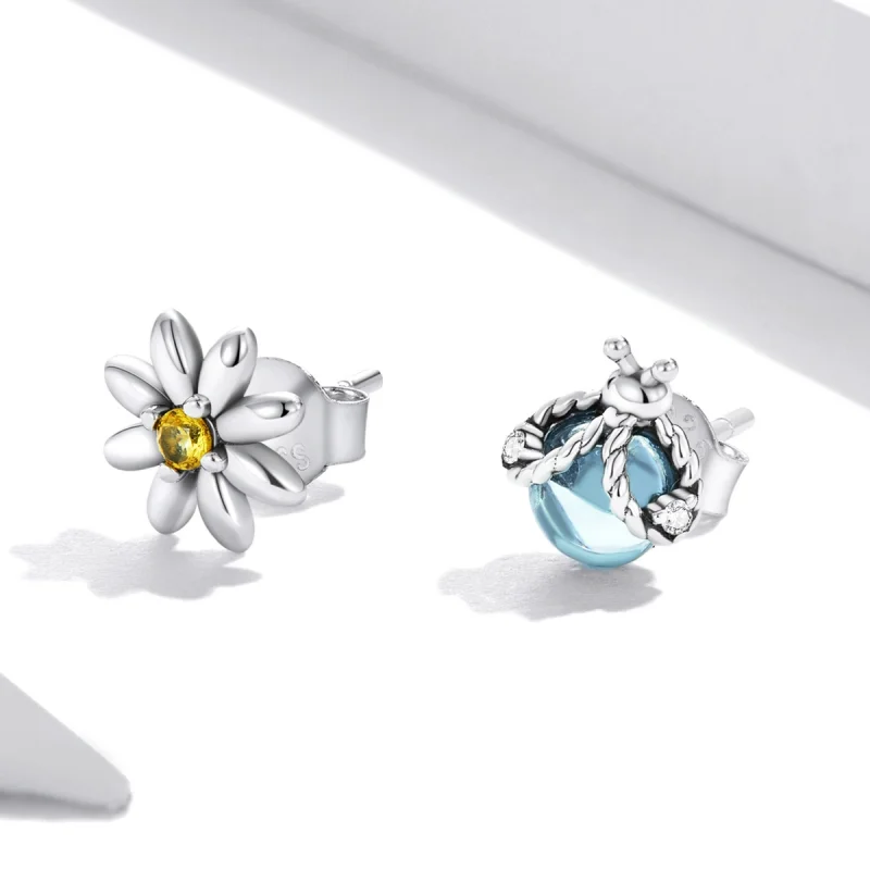 (imagem para) Pandora Style Asymmetric Daisy Ladybug Stud Earrings - SCE1364 - Visualizar 4