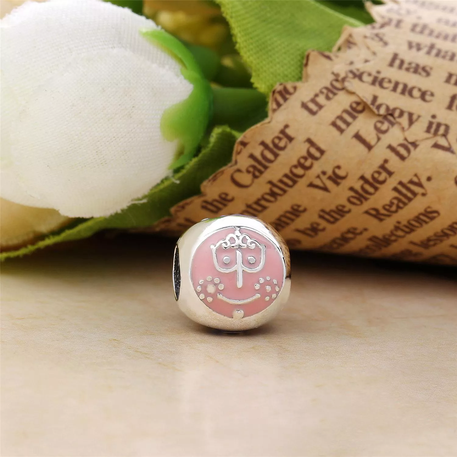 Charm berloques Pandora de prata é um mundo pequeno