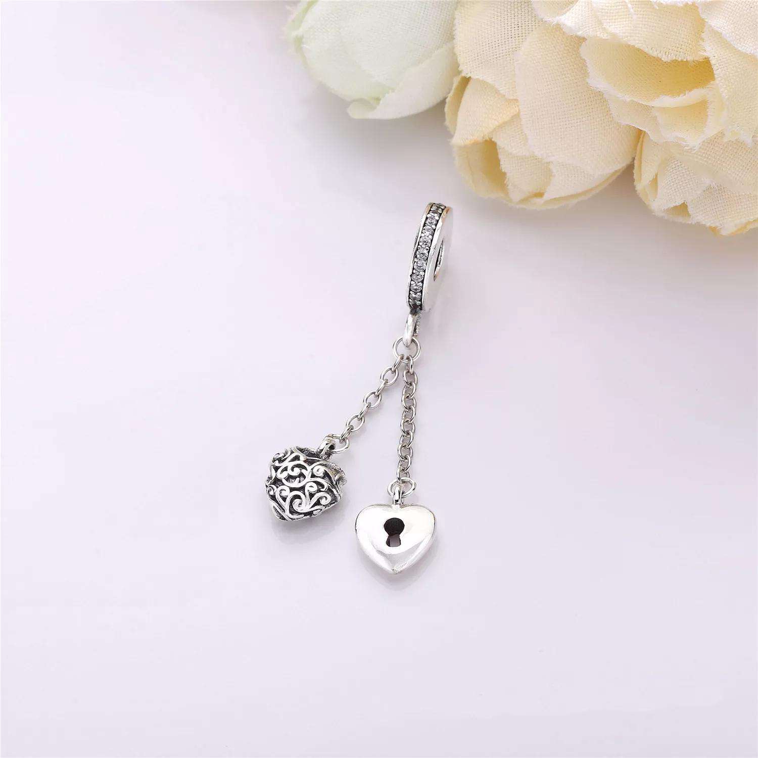 Pingente PANDORA Amuleto Brasão do Amor - 797642CZ