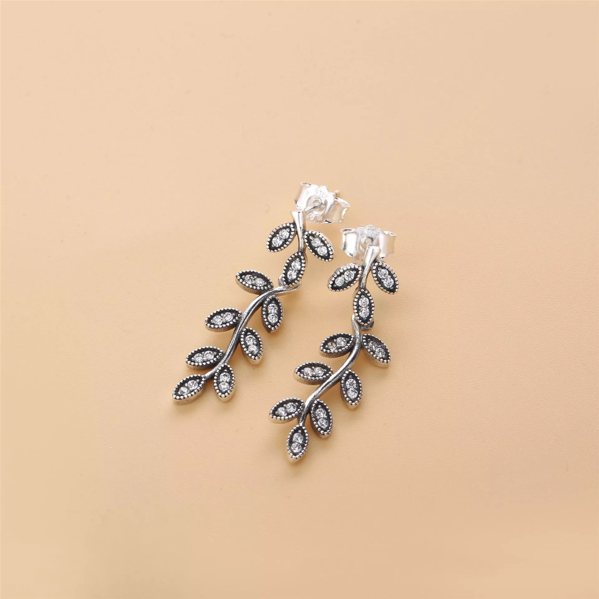Brinco PANDORA de Prata Folhas Encantadas - 290565CZ