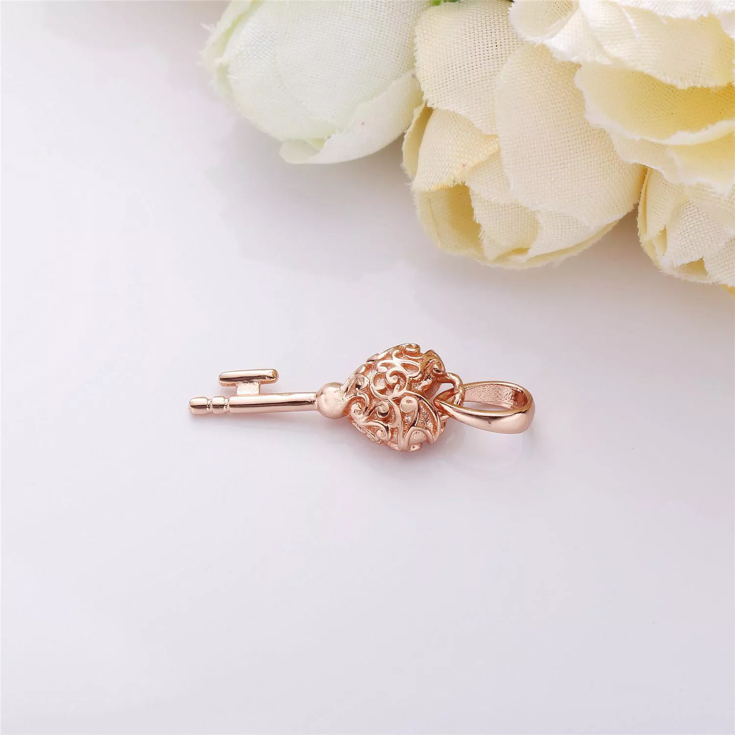Charm PANDORA Rose™ Pendente Chave da Nobreza - 387725