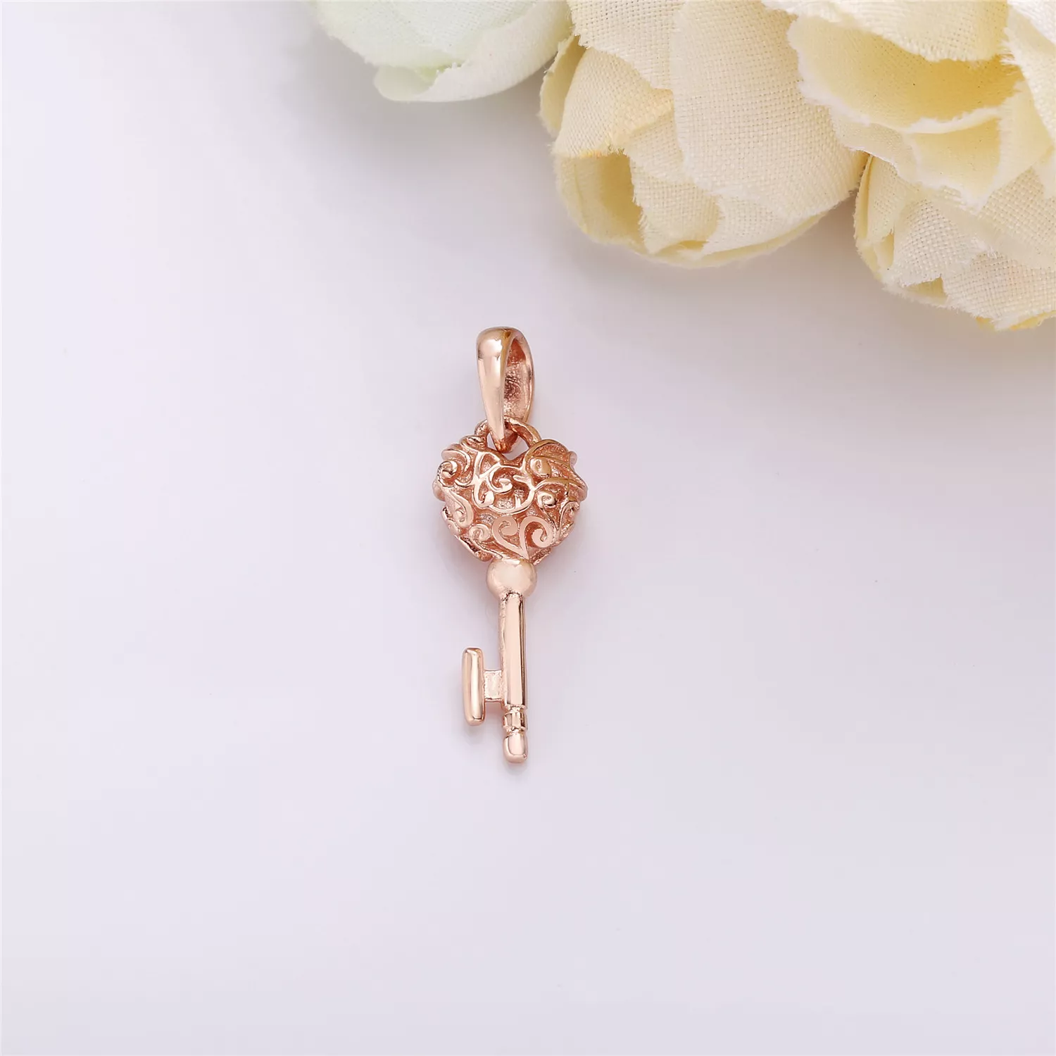 Charm PANDORA Rose™ Pendente Chave da Nobreza - 387725