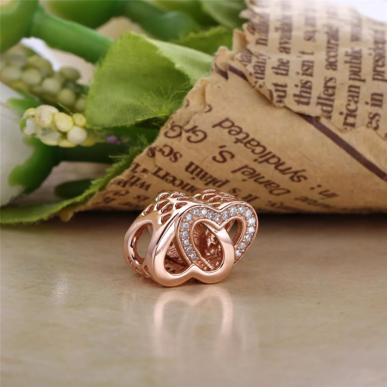 Charm PANDORA Rose™ Amor Entrelaçado - 781880CZ