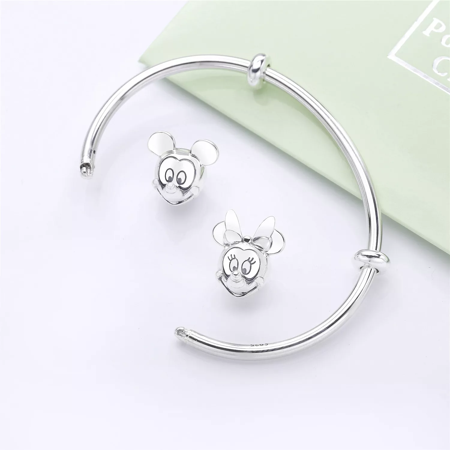 Bracelete PANDORA Rígido Aberto Do Mickey E Da Minnie