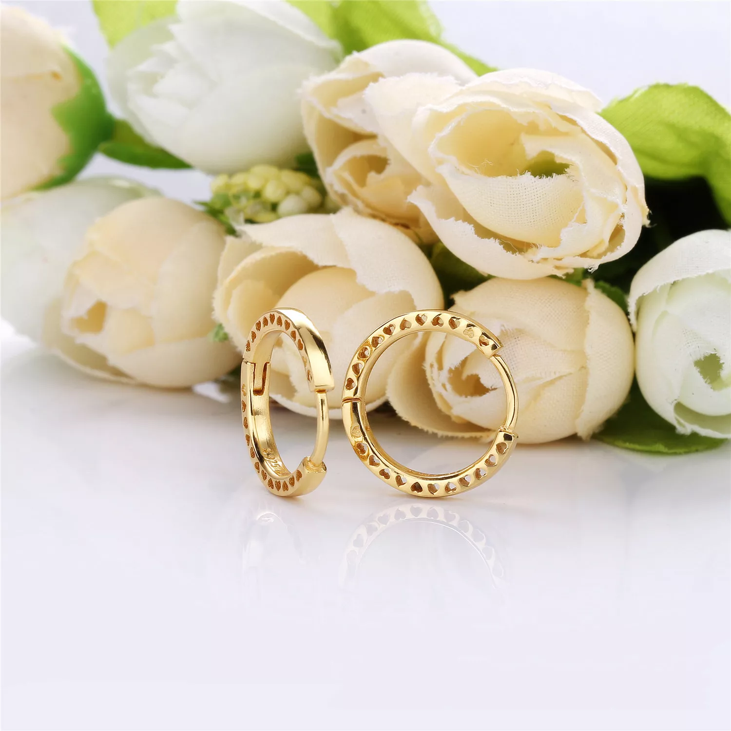 Argola Pandora Shine™ Clássico Corações Pandora